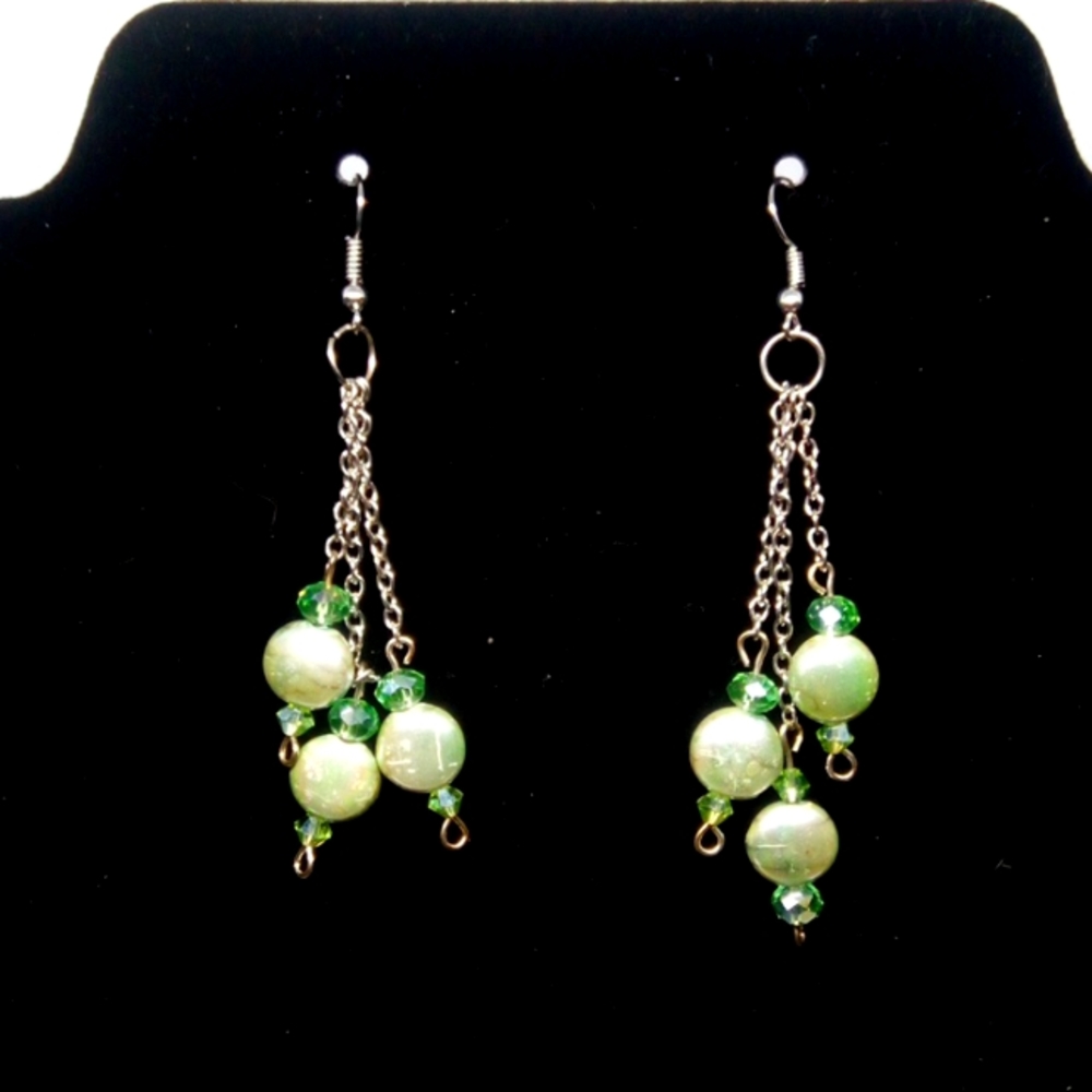 🆕 Lt. Green/Silver Dangle chain ⛓️ & circle bead EARRINGS *@HANDMADE Original*
